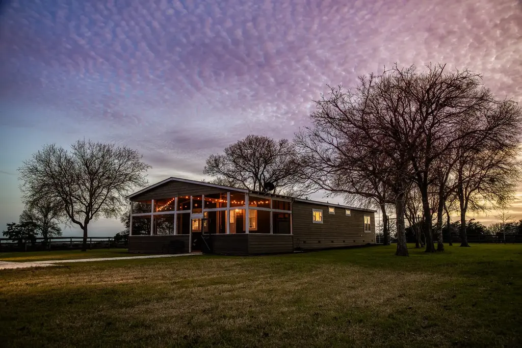 12893 E State Highway 97, Waelder