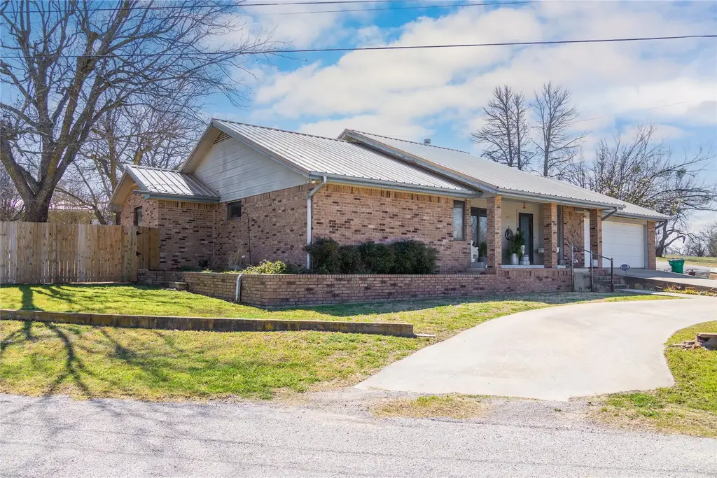 1811 Saylor Street, Goldthwaite