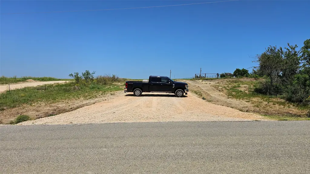 2069 County Road 455 Road, Coupland