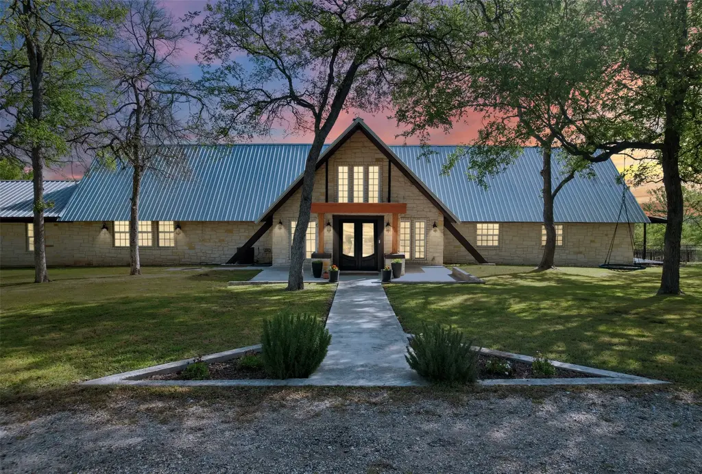 4530 Fm 86, Luling