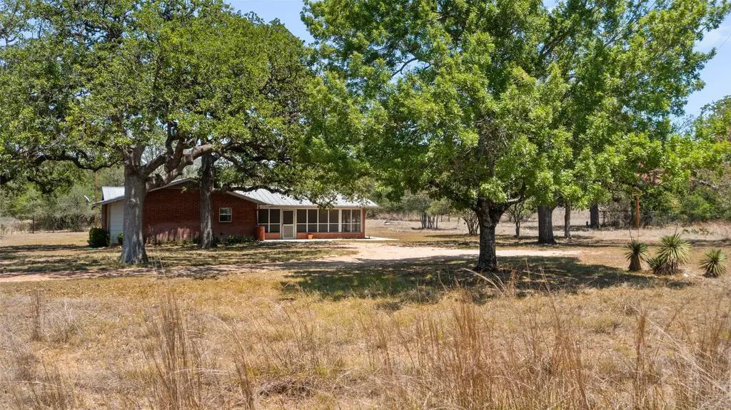 2942 Ranch Road 2766, Johnson City