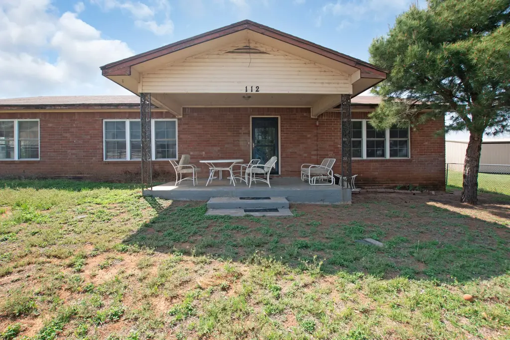 112 Frazier Street, Tow