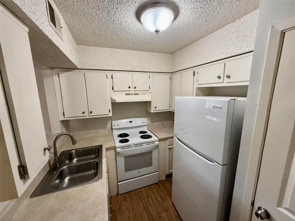 8909 Parkfield Drive 102, Austin