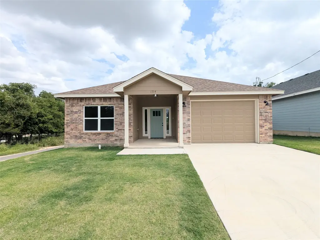 1714 E Avenue G, Lampasas
