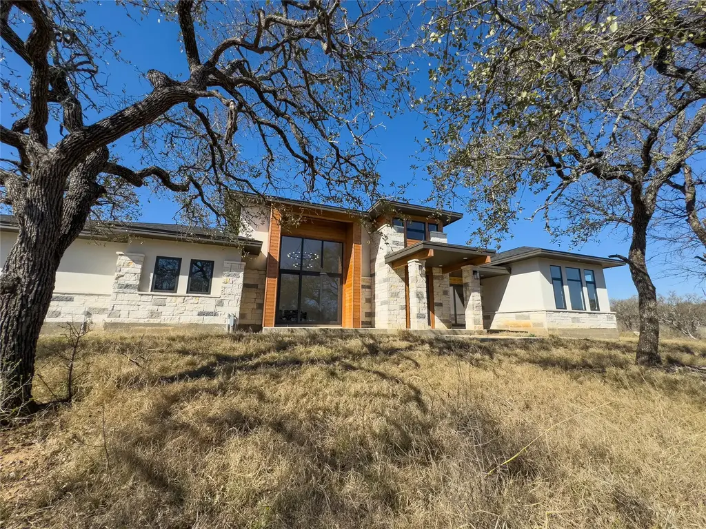 6509 Ranch Road 962 W, Round Mountain