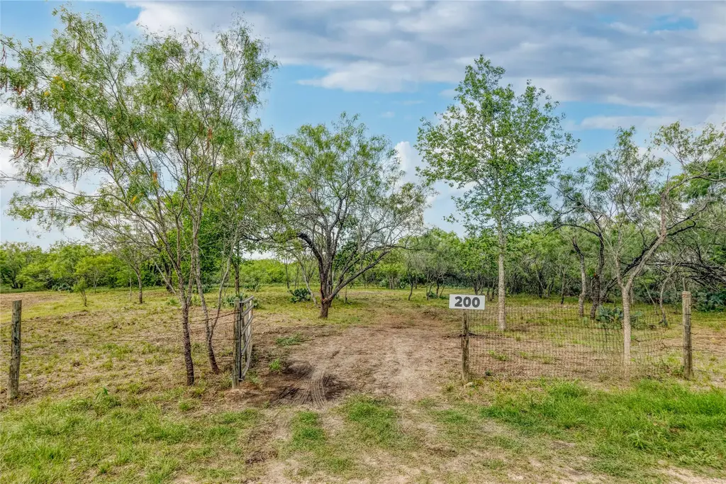 200 Armstrong Road, Lockhart