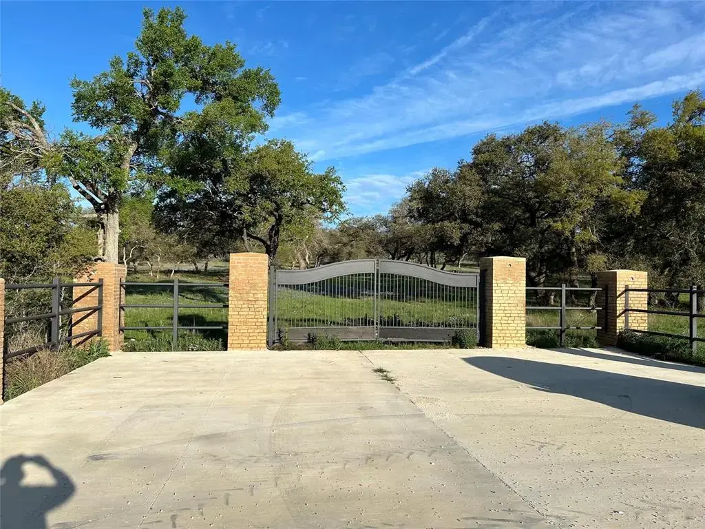1629 Fm 2843, Florence