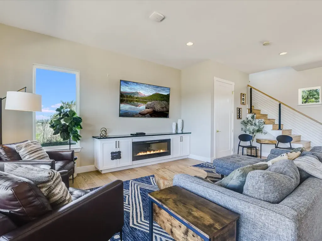 10603 Darleen Extension, Leander
