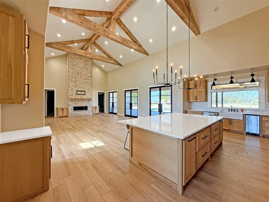 1215 Private Road 7039, Lexington