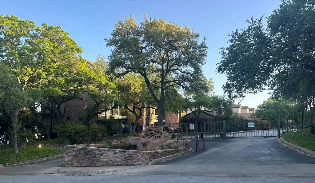 1741 Spyglass Drive 1-323, Austin