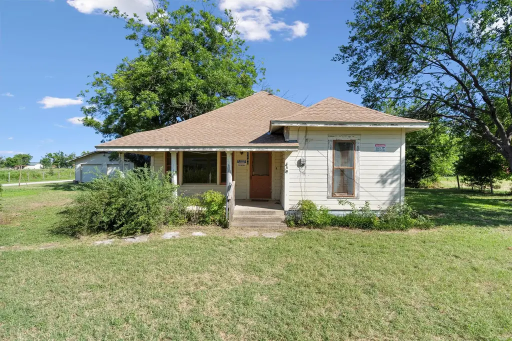 1104 E Umlang Street, Thorndale