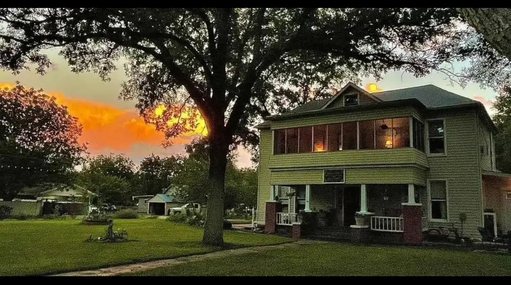 203 W Commerce Street, San Saba