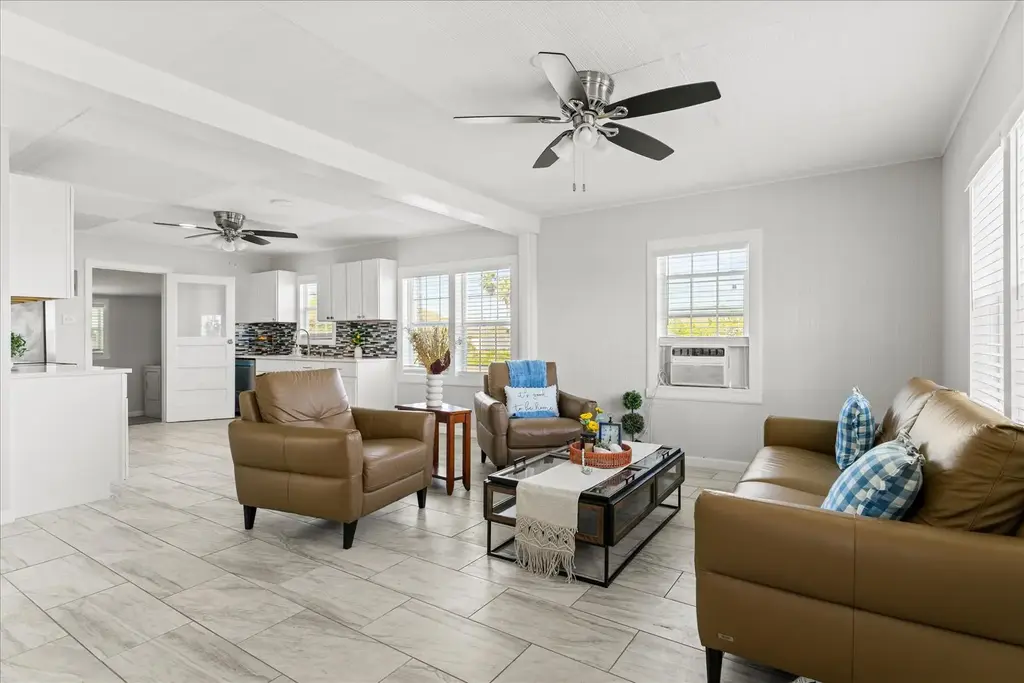 115 N Byers Street, Port O'Connor