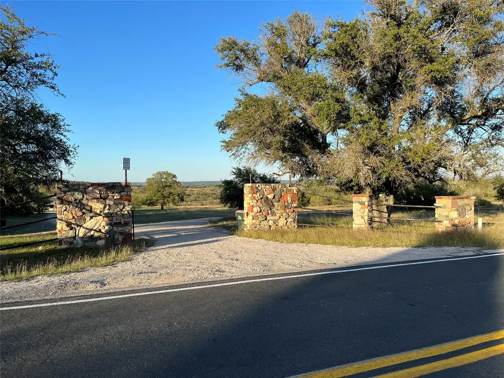 25900 Red Brangus Road, Spicewood