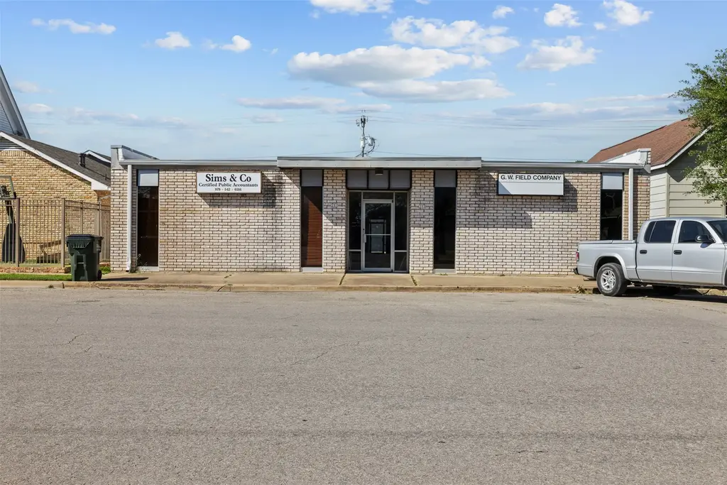 251 E Hempstead Street, Giddings