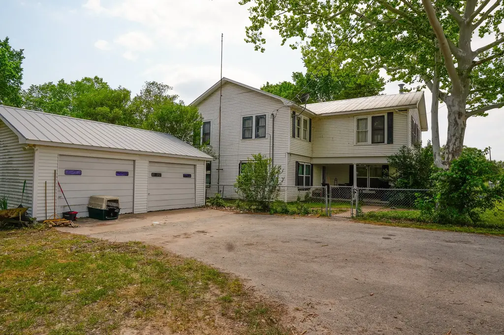 1688 E State Highway 71, La Grange