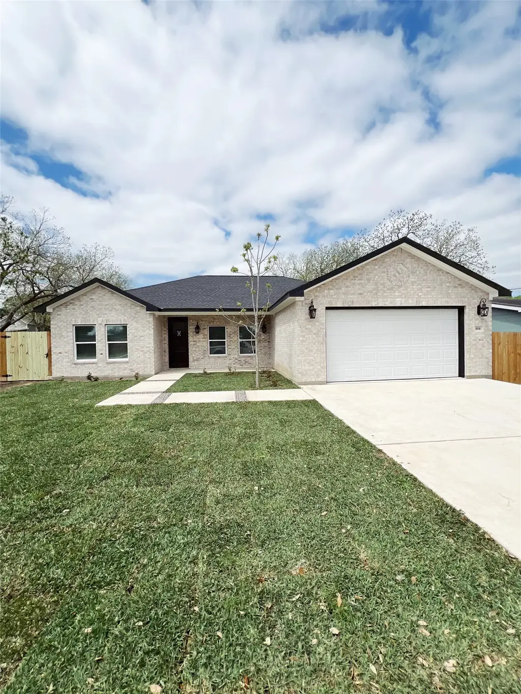 614 S Middle Street, Flatonia