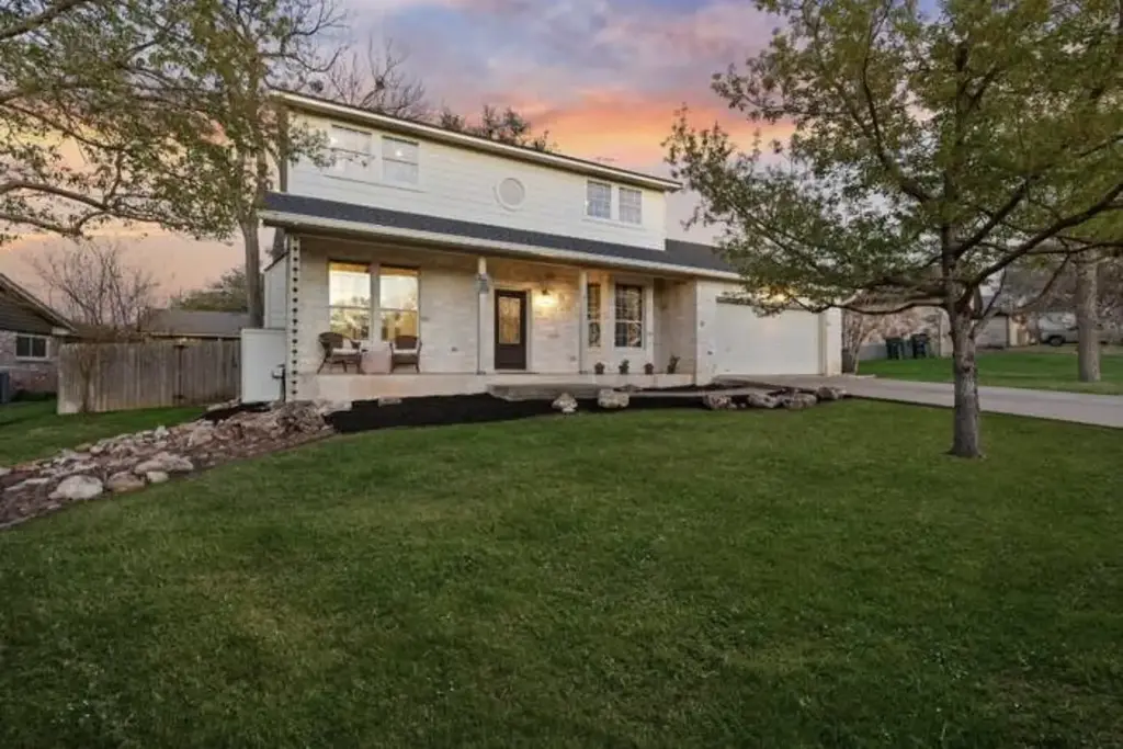 302 Deepwood Drive, Georgetown