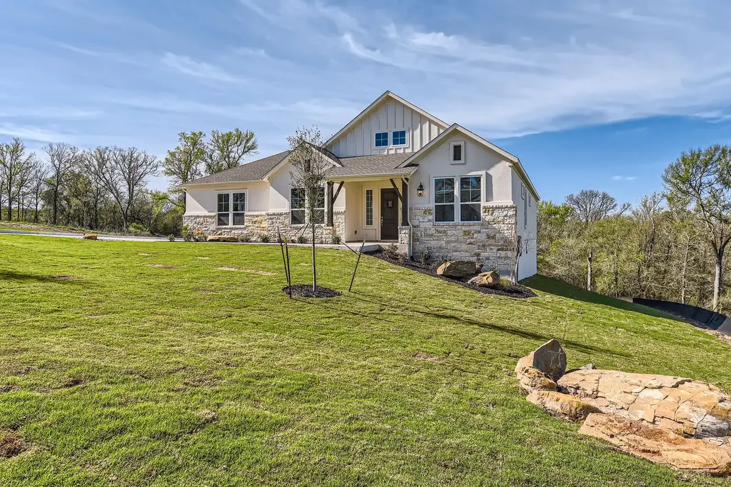 117 Booted Eagle Claw Cove, Cedar Creek