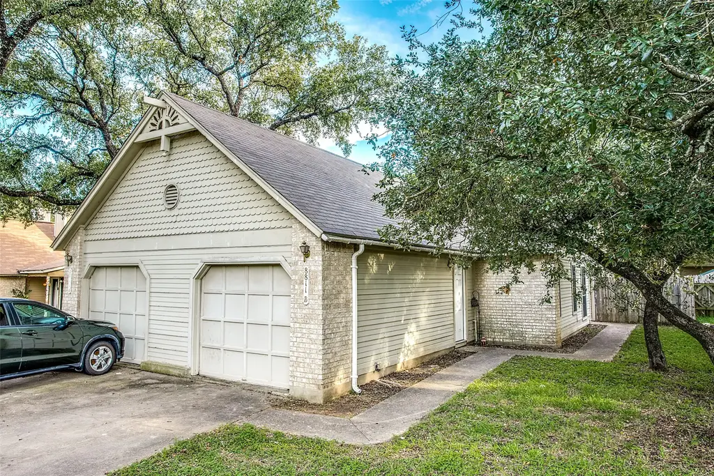 8811 Clearbrook Trail, Austin