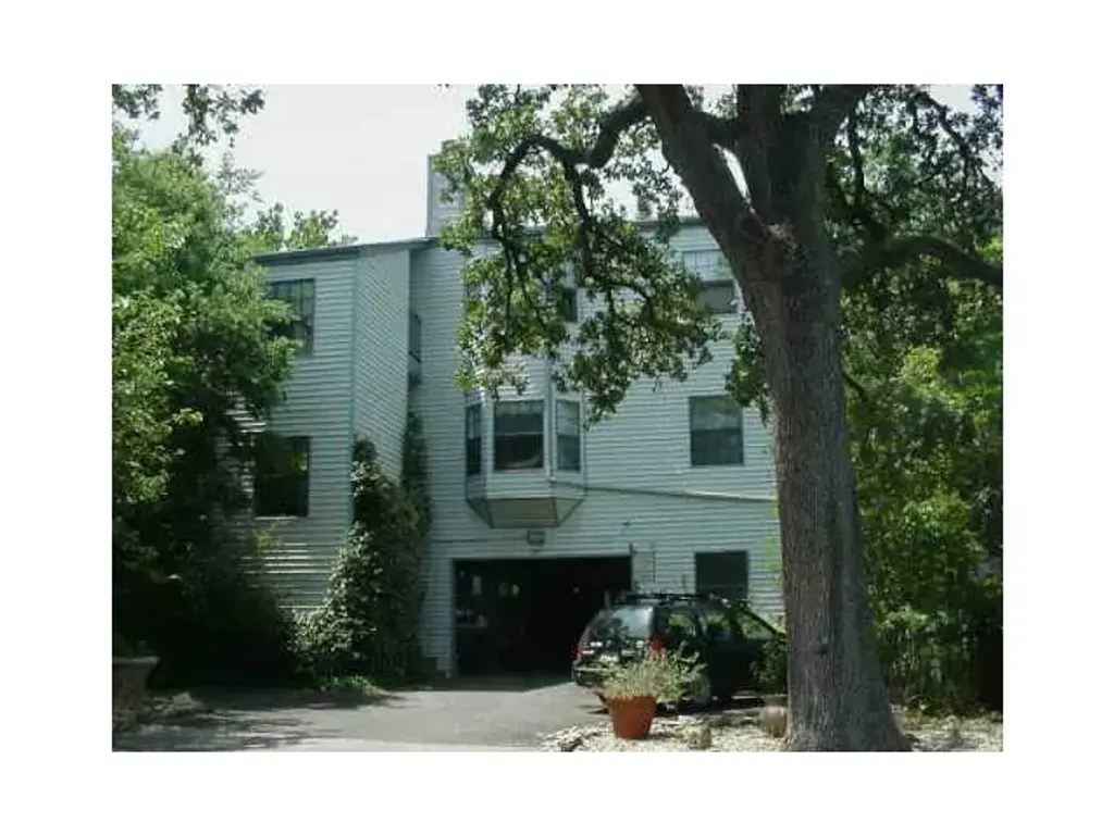 303 W 35th Street 304, Austin