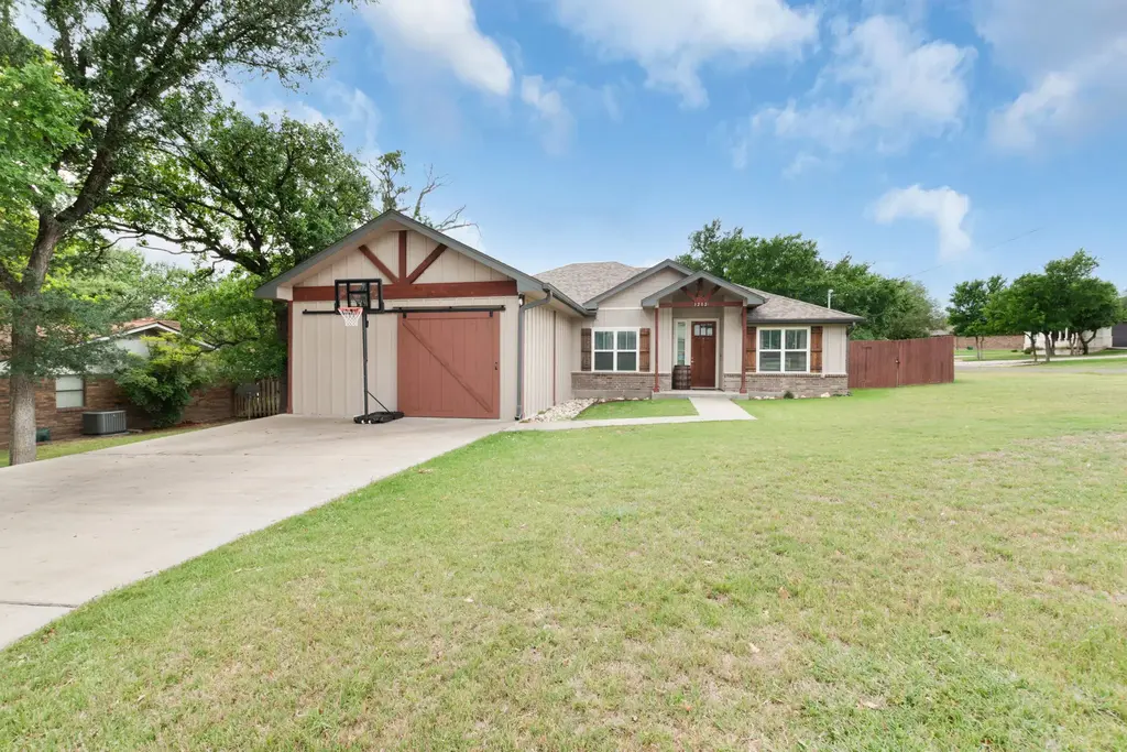1202 S Willis Street, Lampasas