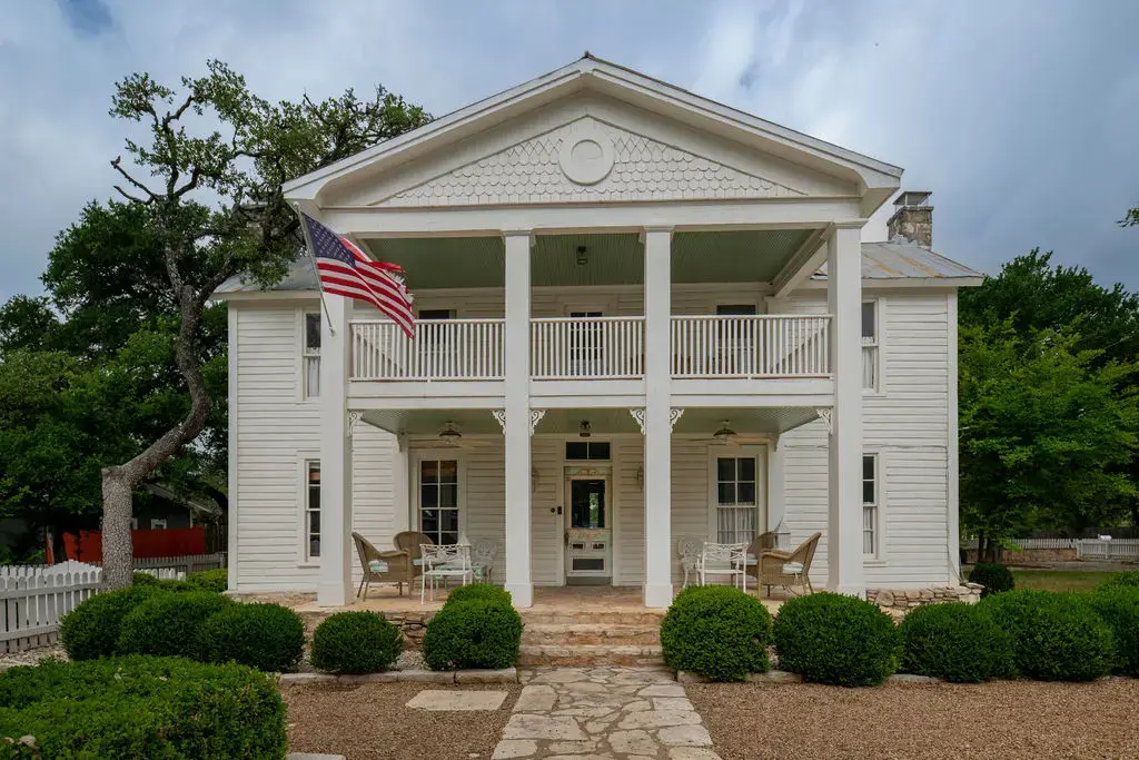 200 Bluff Street, Dripping Springs