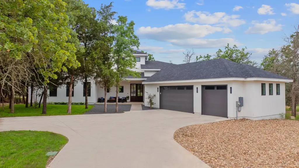 103 Mills Crossing, Bastrop