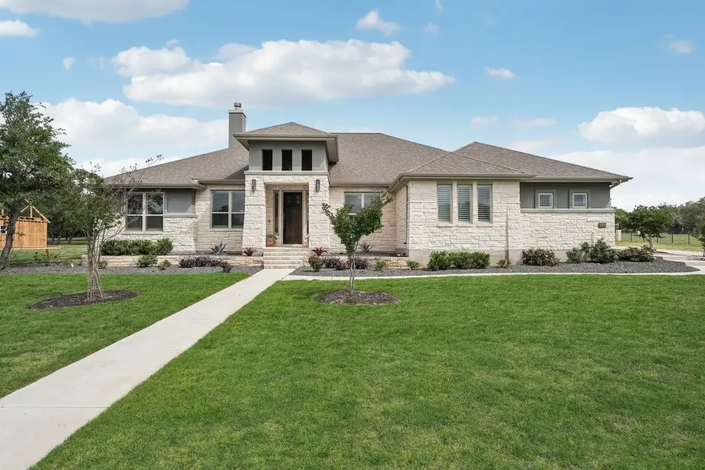 300 Red Mulberry Way, Leander