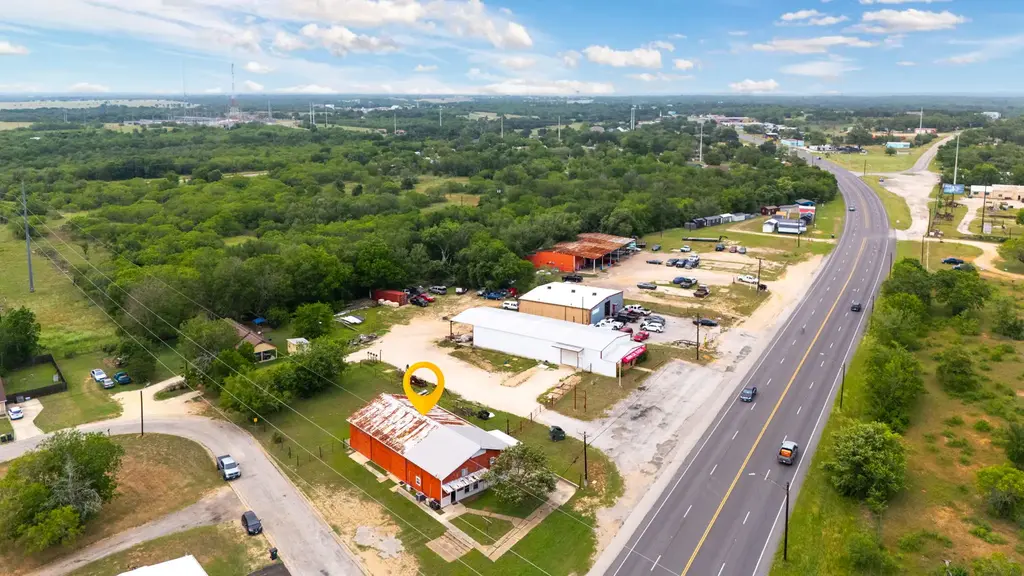 805 N Magnolia Avenue, Luling