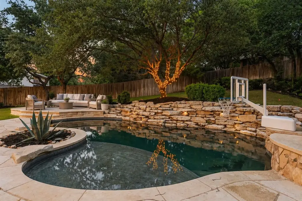 13300 Country Lake Drive, Austin