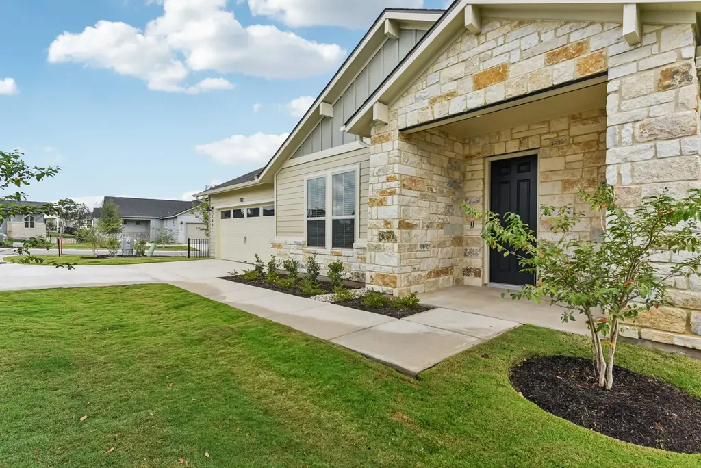 133 Antoinette Way 102, San Marcos
