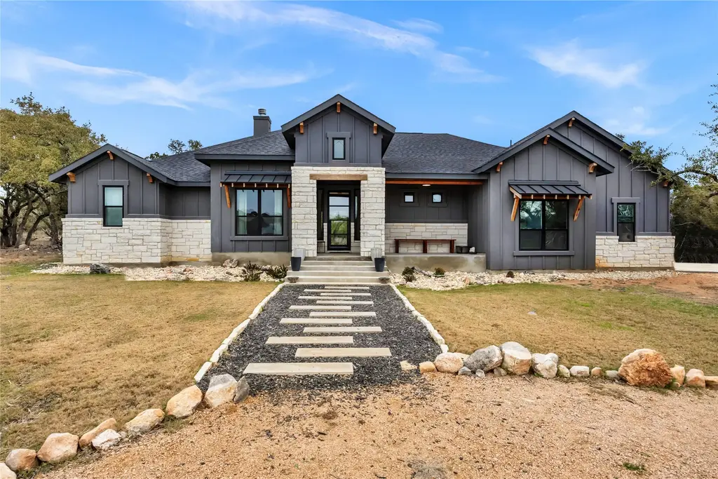 123 Wandering Oak Circle, Burnet