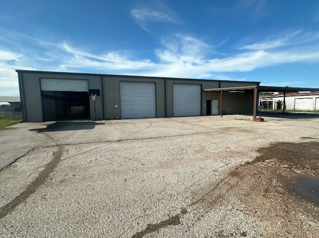 1426 Slaughter House Road, Flatonia