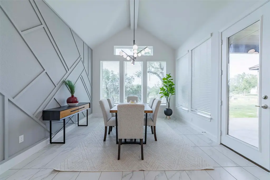 101 Woodstock Circle, Spicewood
