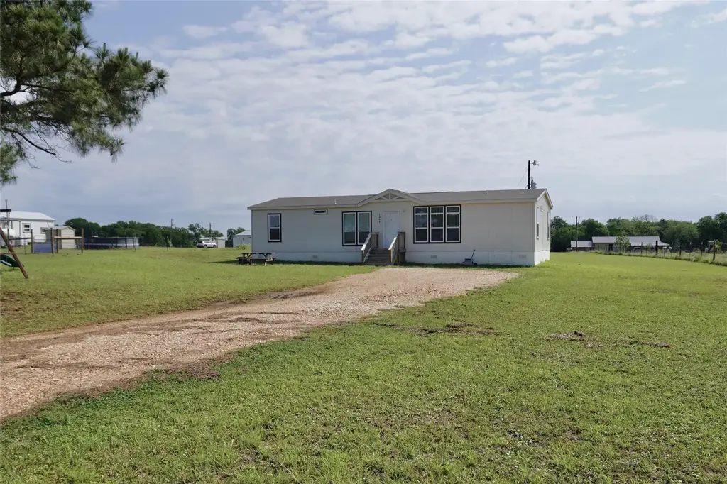 1048 County Road 402, Dime Box