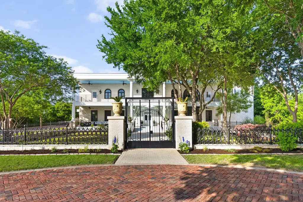 999 Schwarzlose Road, New Braunfels