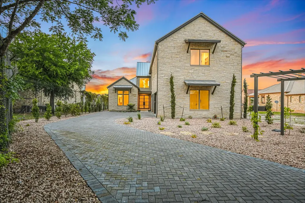 98 Wennmohs Place, Horseshoe Bay