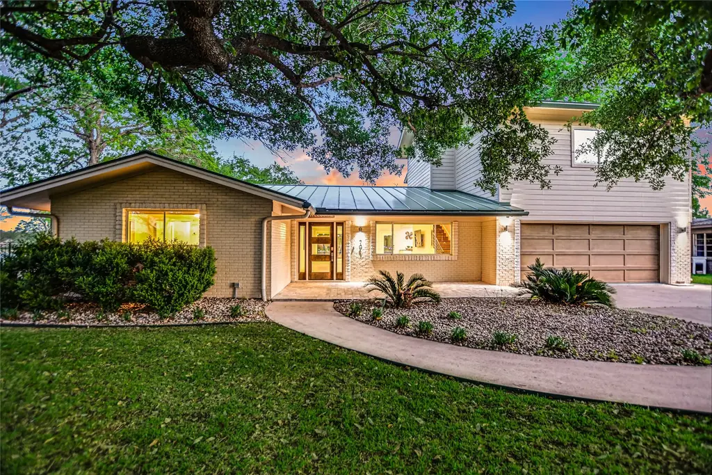 1704 Bluebonnet Lane, Kingsland