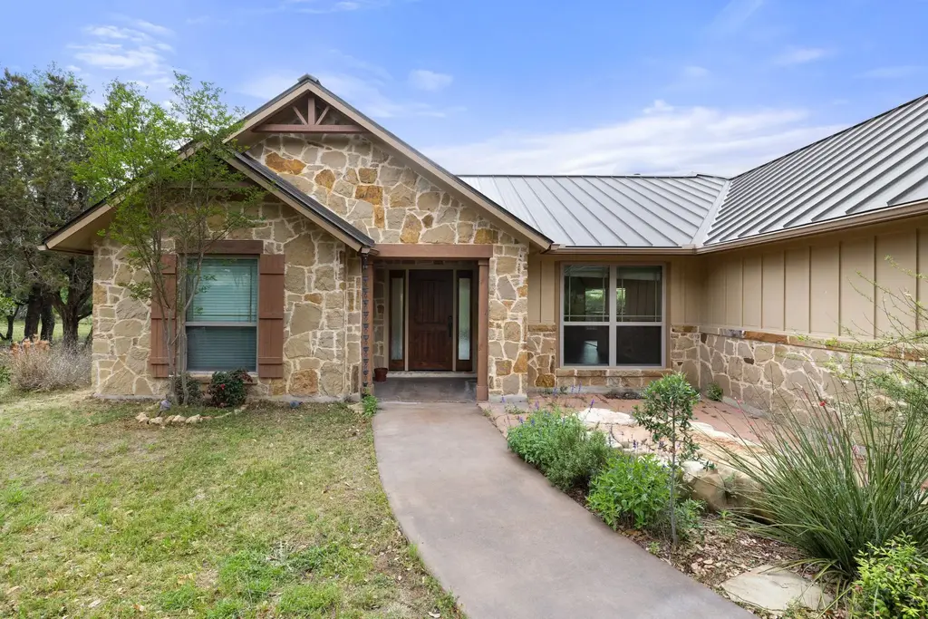 215 Maverick Circle, Horseshoe Bay