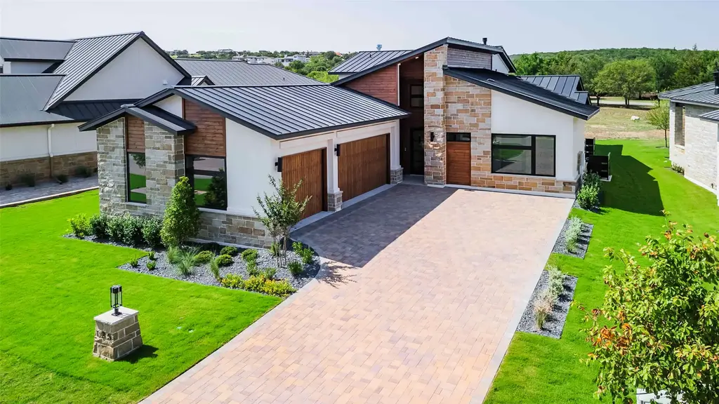 125 Azalea Loop, Horseshoe Bay