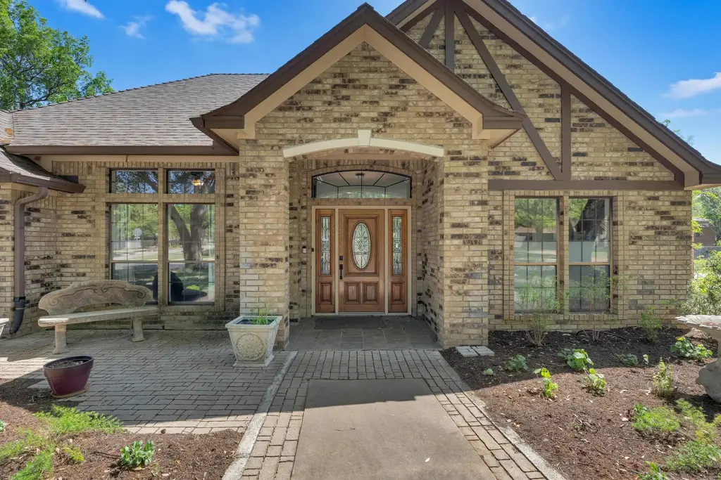 2 Meandering Way, Round Rock