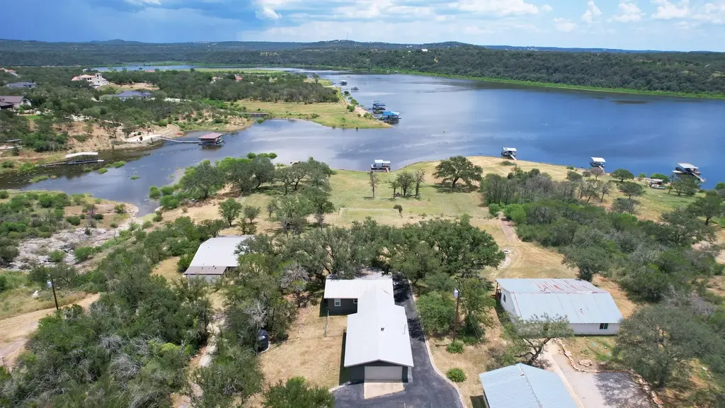 405 Lake View Drive, Spicewood