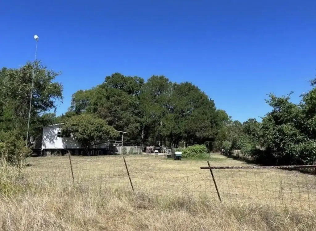 250 Rolling Oaks Drive, Driftwood