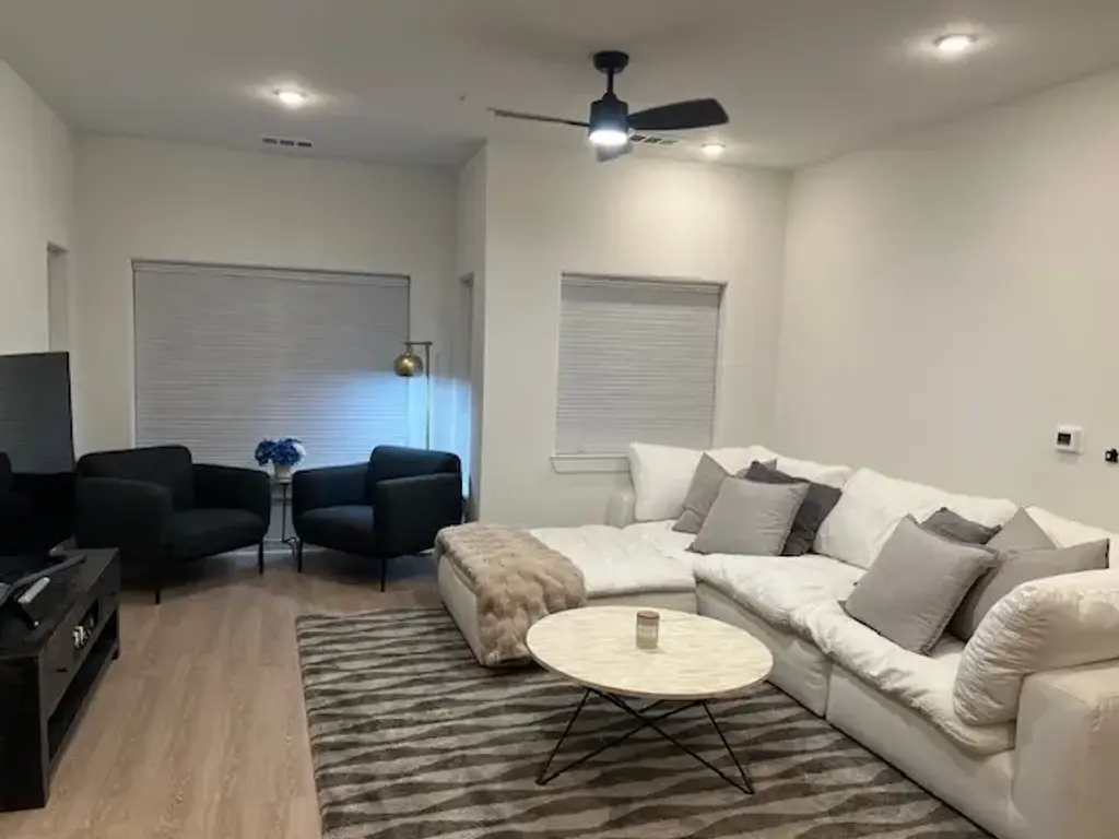 4802 S Congress Avenue 121, Austin