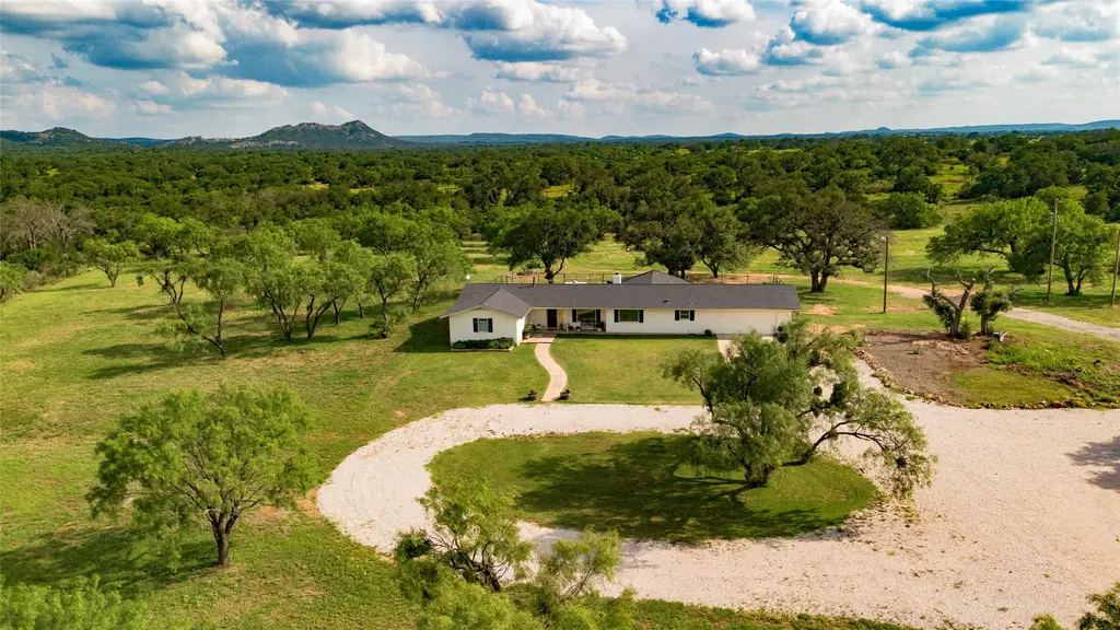 2340 E State Highway 71, Llano