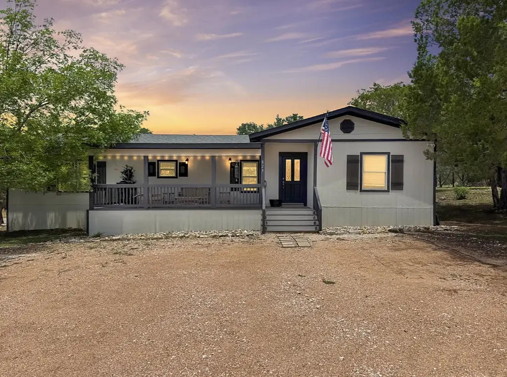 823 Trail Crest Drive, Canyon Lake
