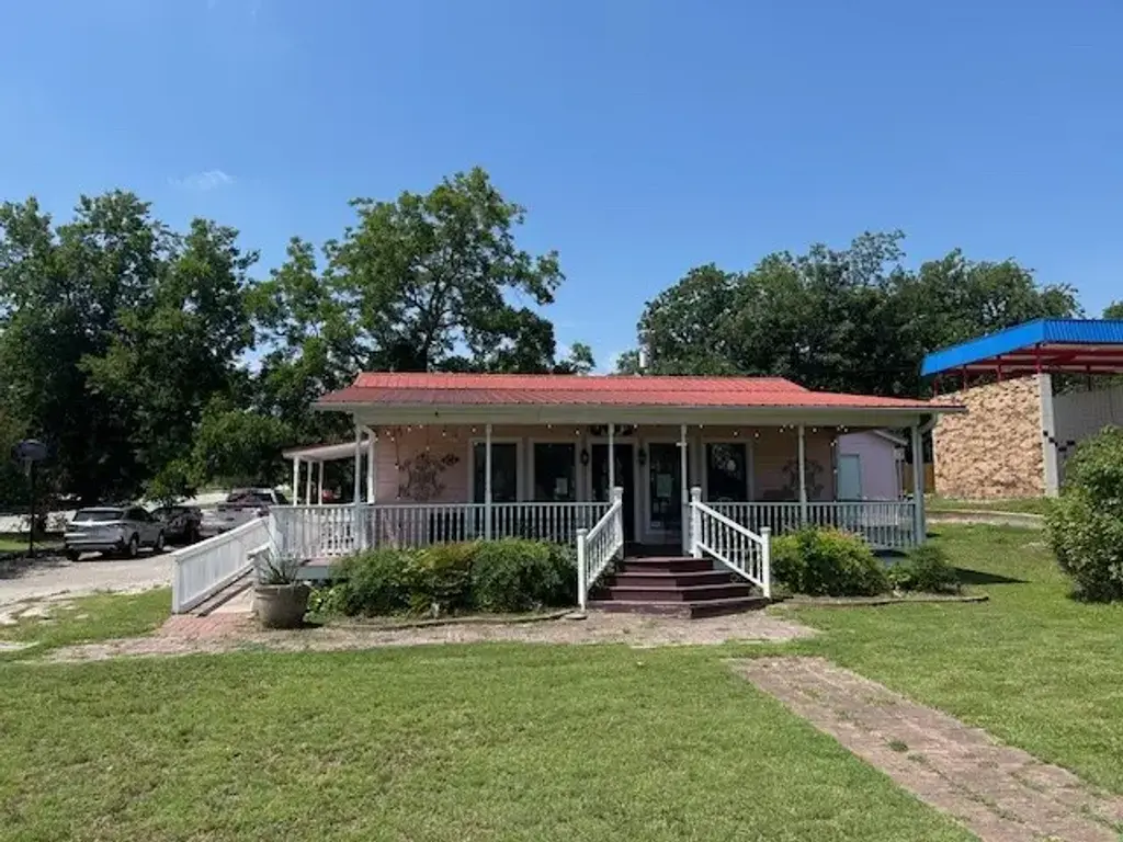 301 W Pecan Street, Pflugerville