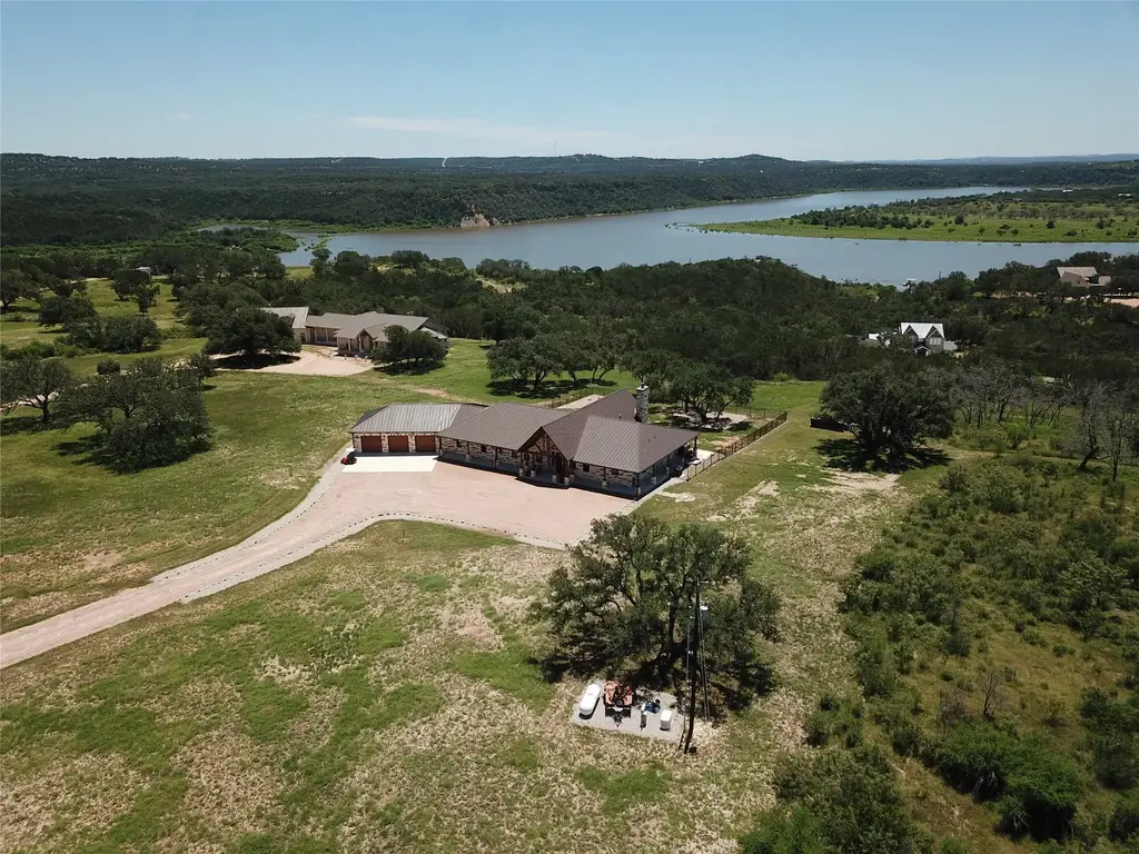 195 Chimney Cove Drive, Marble Falls