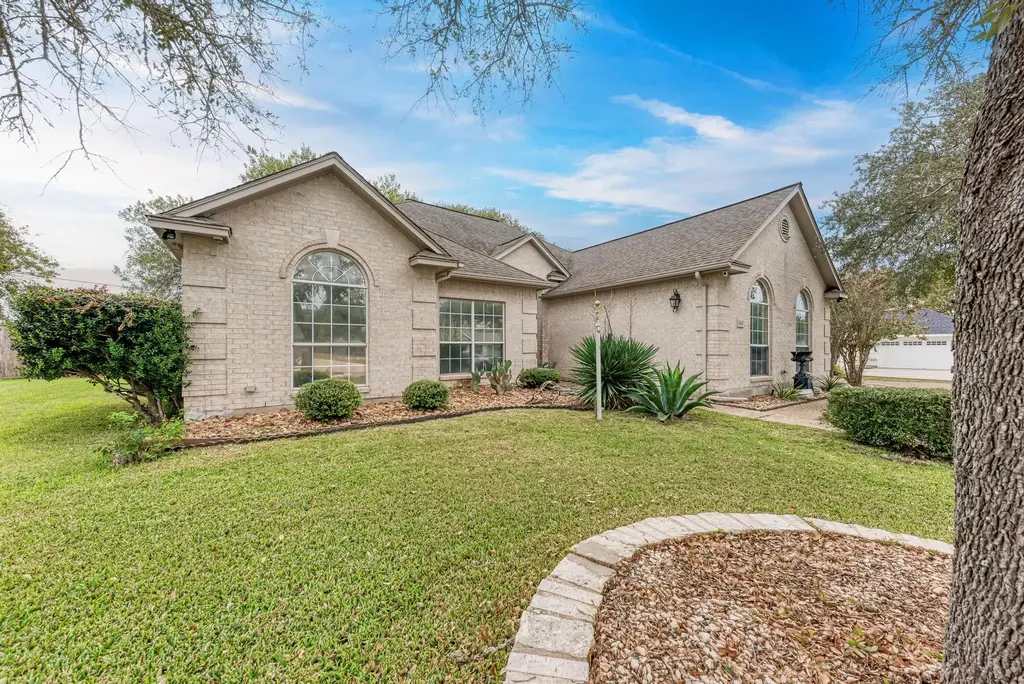 1610 Meadow Lane, Lockhart